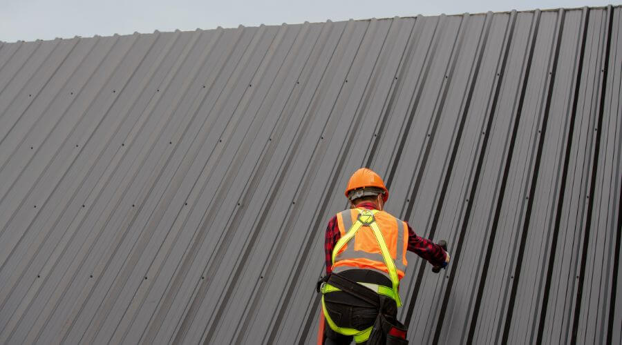 Professional gutter cleaning in Freeport, MI